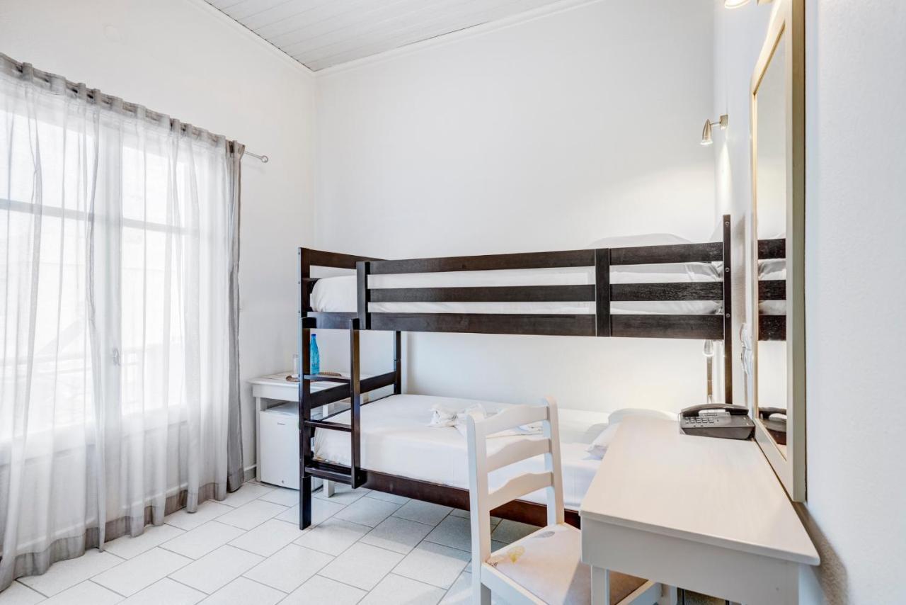 Hotel Kamelo Vári Екстериор снимка