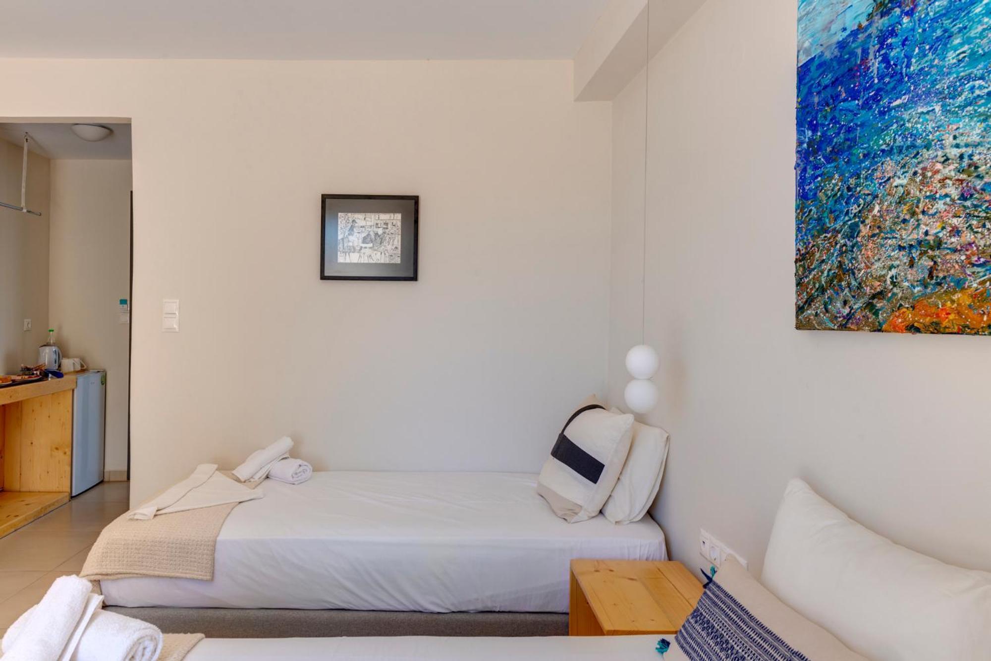 Hotel Kamelo Vári Екстериор снимка