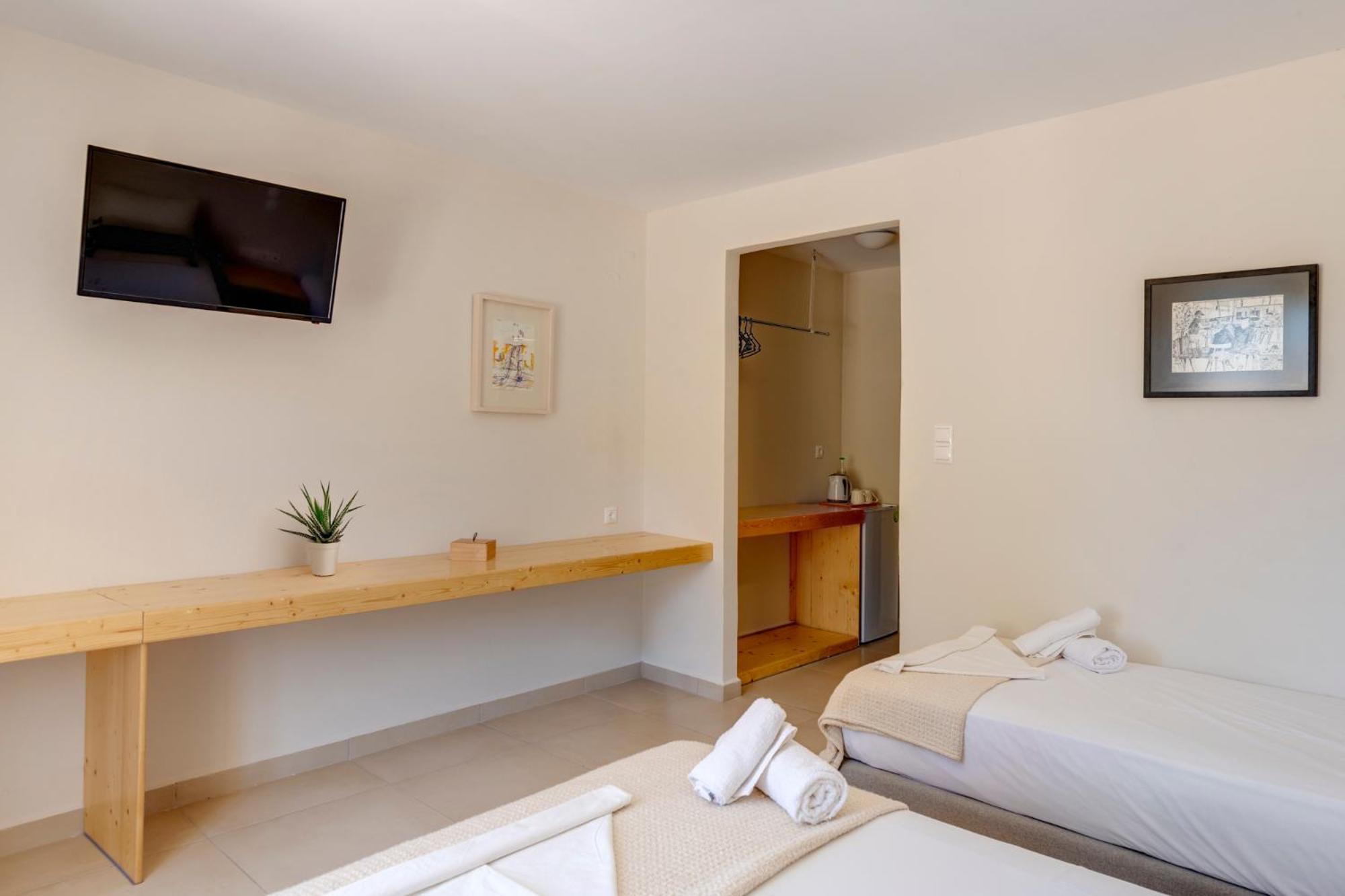 Hotel Kamelo Vári Екстериор снимка