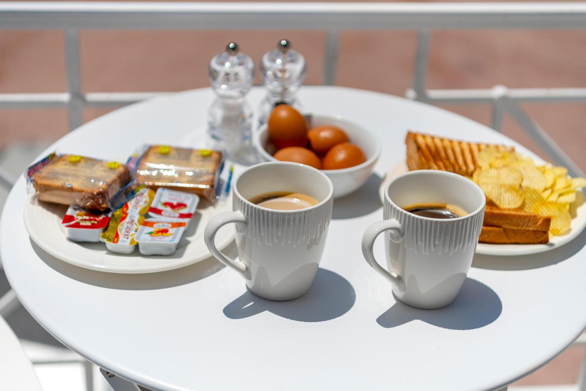 Hotel Kamelo Vári Екстериор снимка