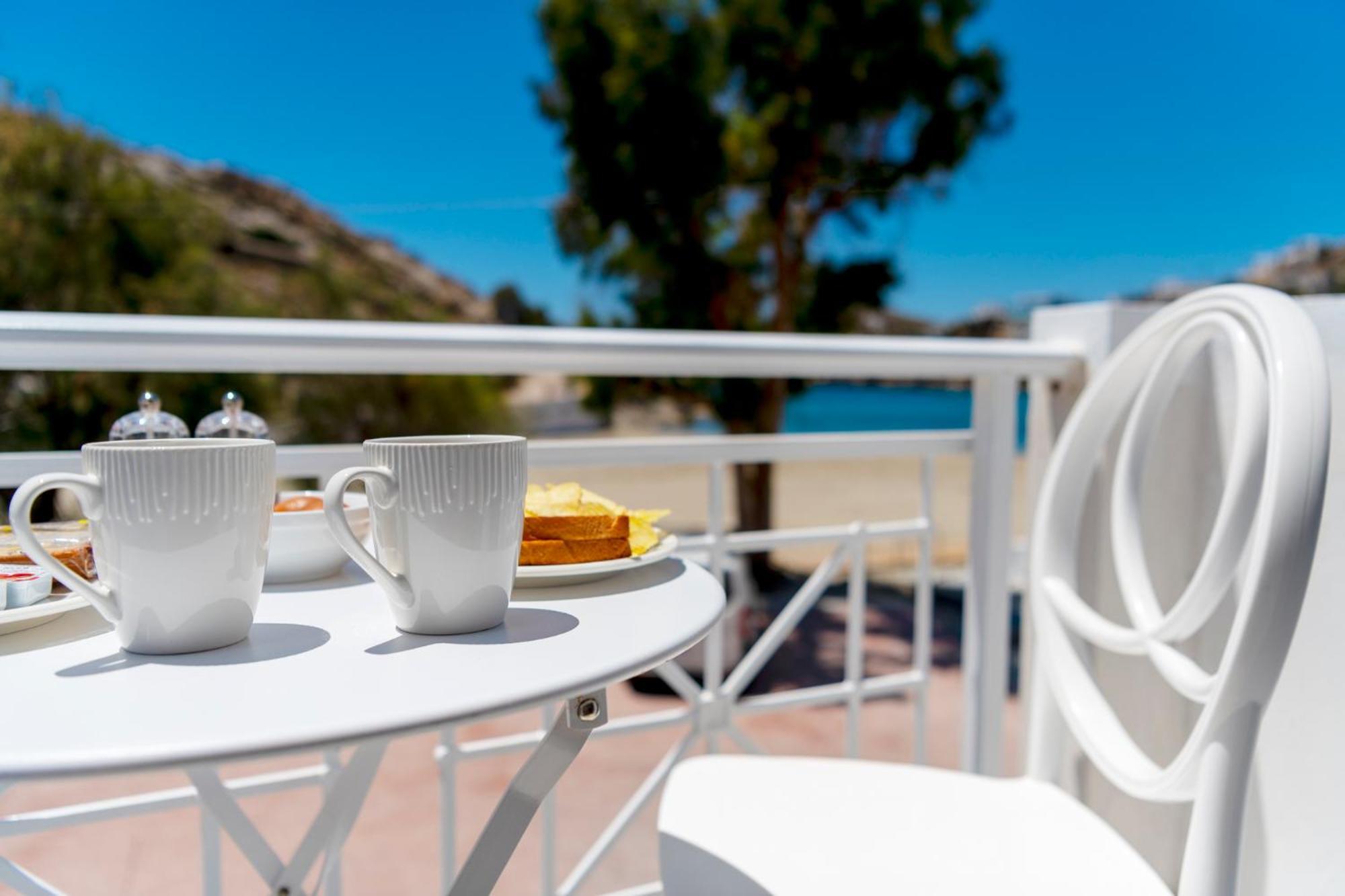 Hotel Kamelo Vári Екстериор снимка