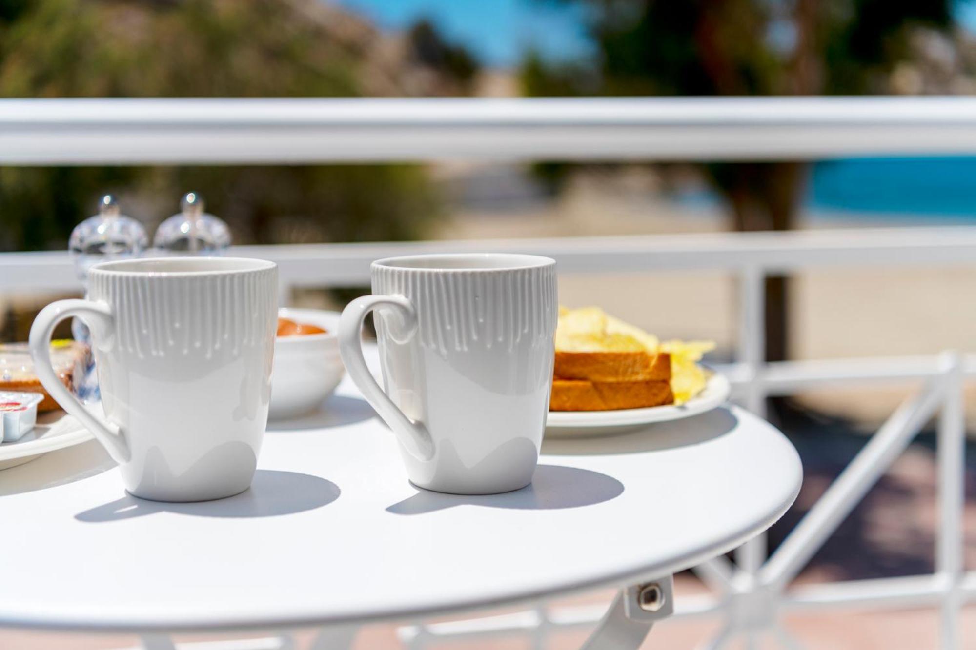 Hotel Kamelo Vári Екстериор снимка