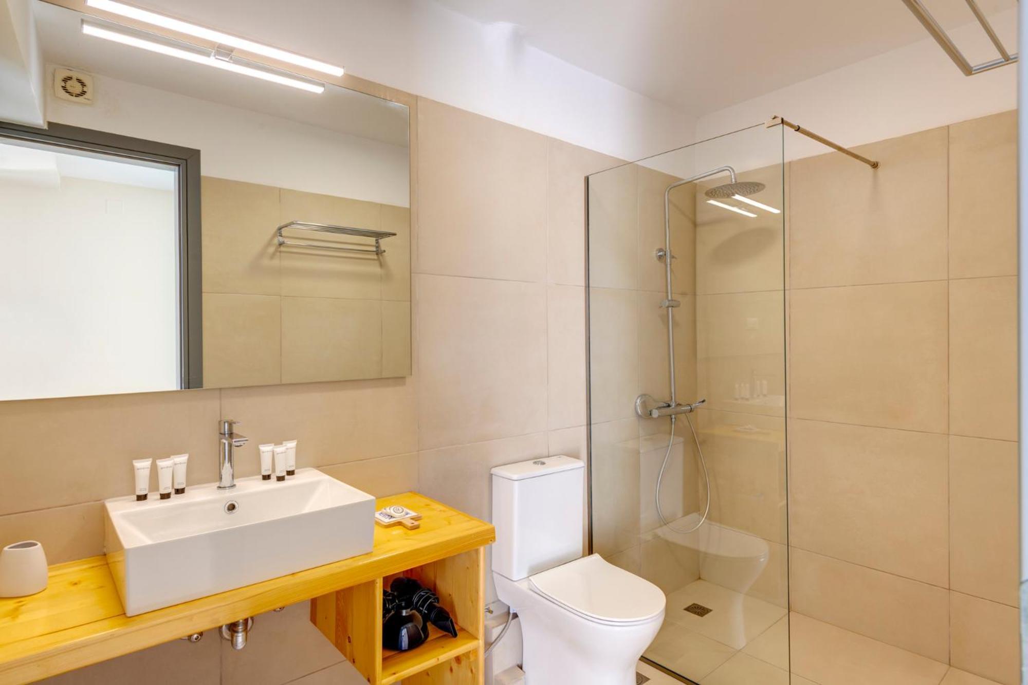 Hotel Kamelo Vári Екстериор снимка