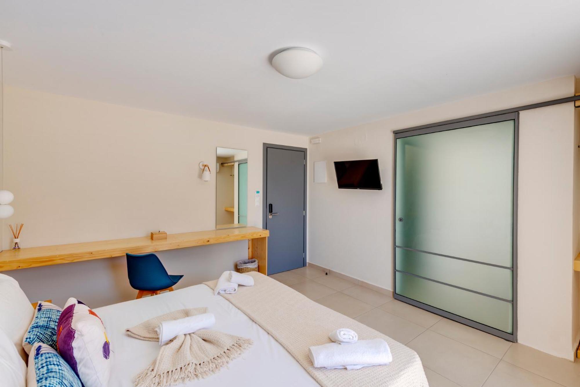 Hotel Kamelo Vári Екстериор снимка