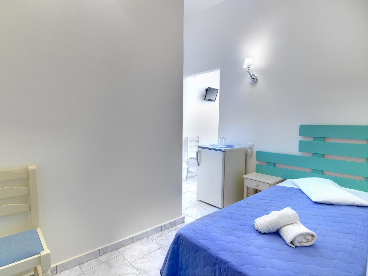 Hotel Kamelo Vári Екстериор снимка