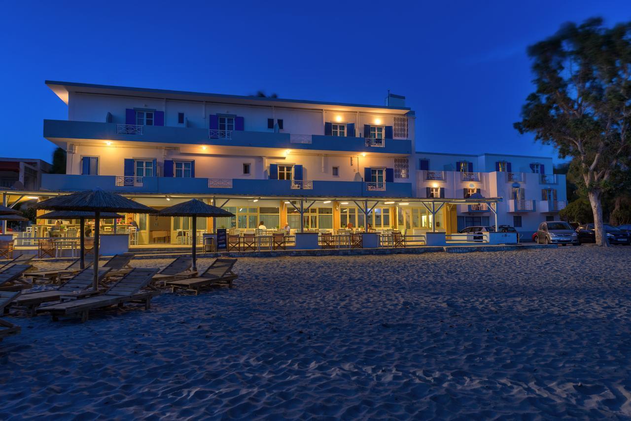 Hotel Kamelo Vári Екстериор снимка
