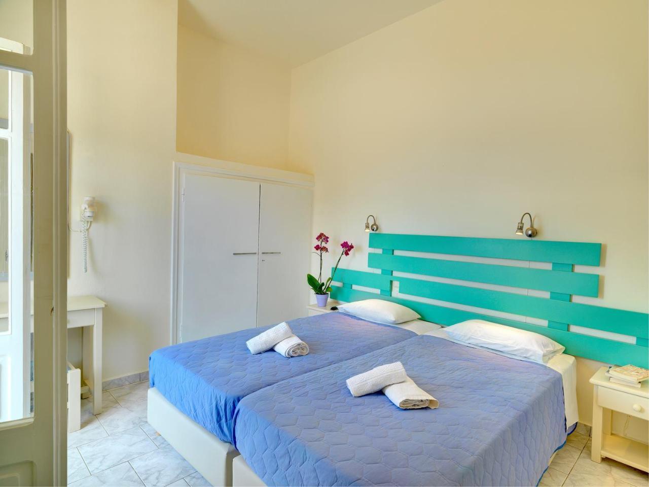 Hotel Kamelo Vári Екстериор снимка